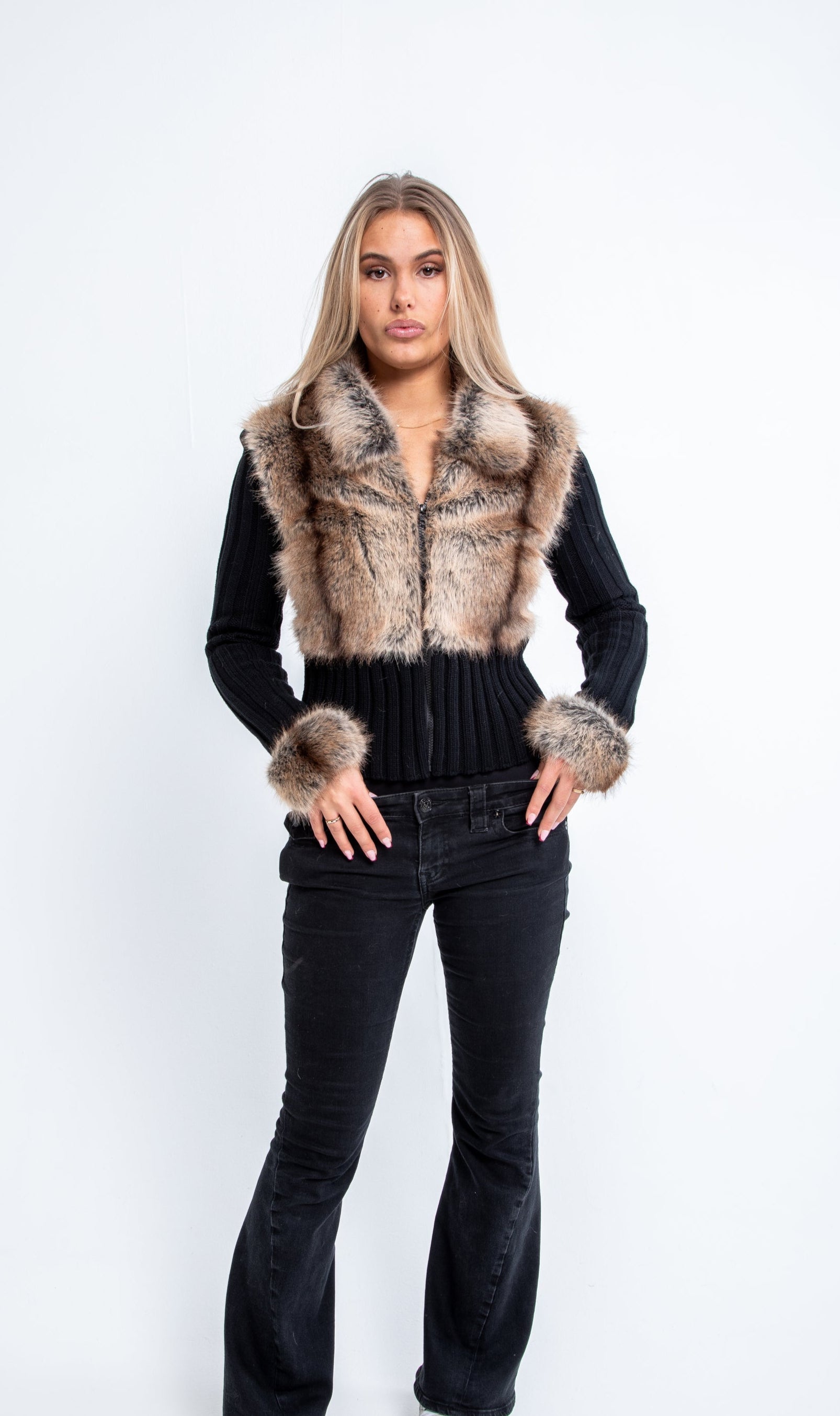 Cardigan Fur - White/Black