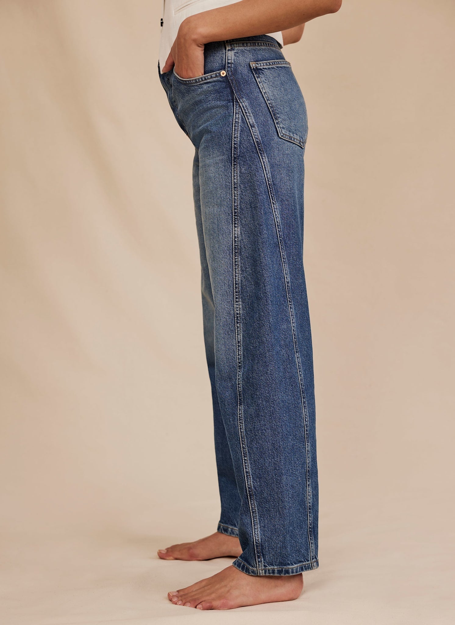 Cropped Barrel Leg Jeans