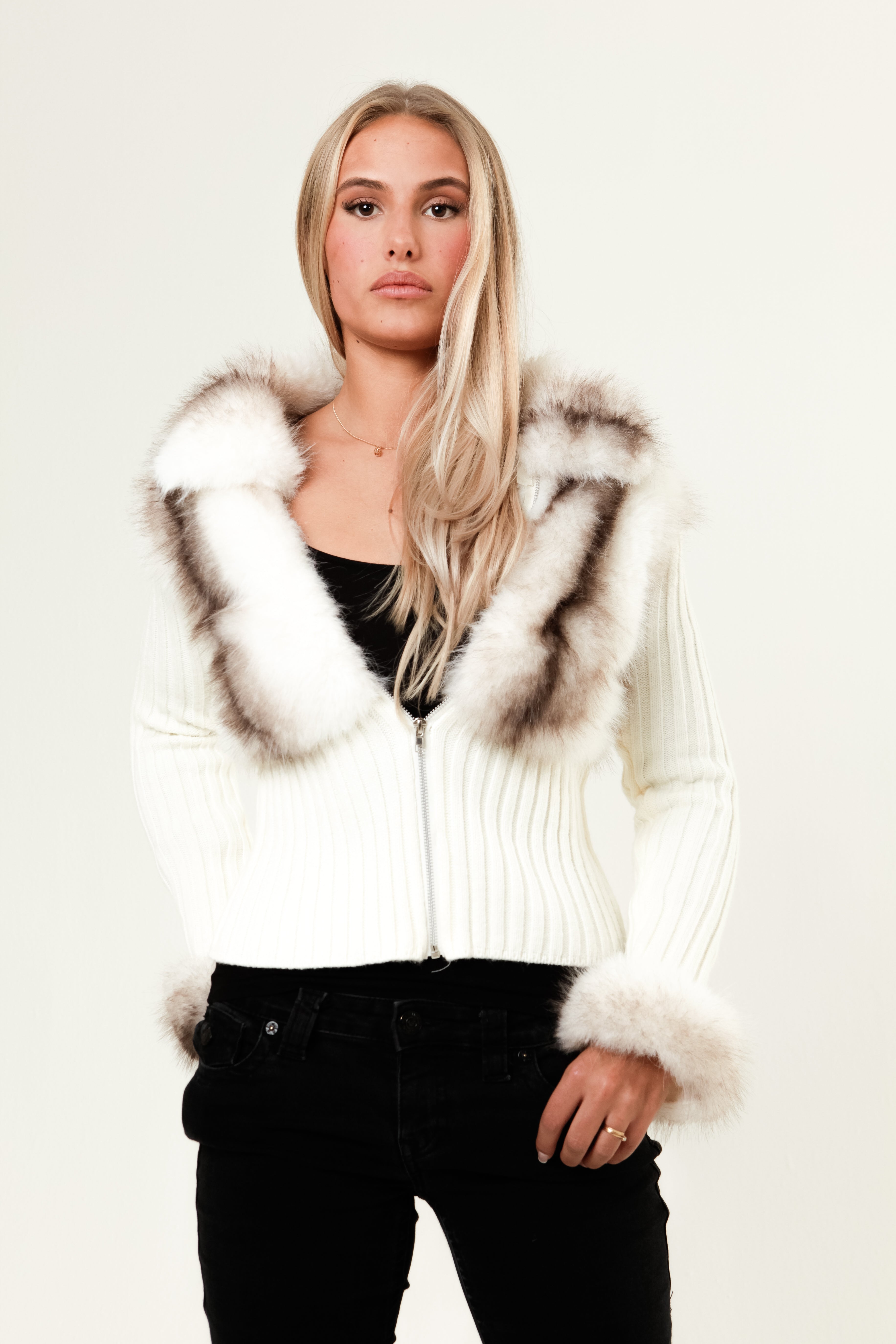 Cardigan Fur - White/Black